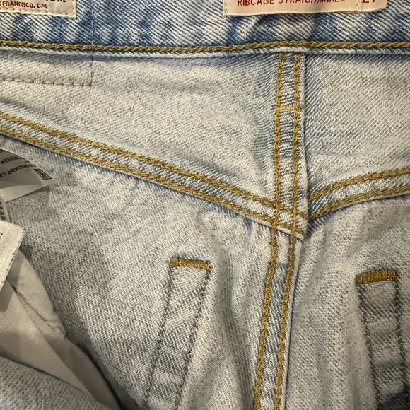 🎉HP🎉Levi's Ribcage Straight Ankle Light Blue Jeans - Picture 4 of 7